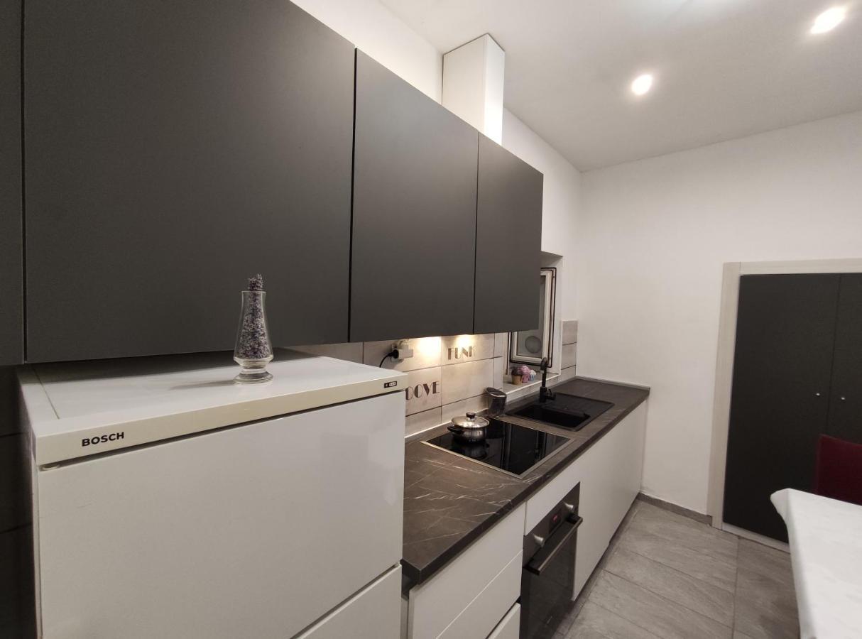 Apartment Tona ชิเบนิก ภายนอก รูปภาพ
