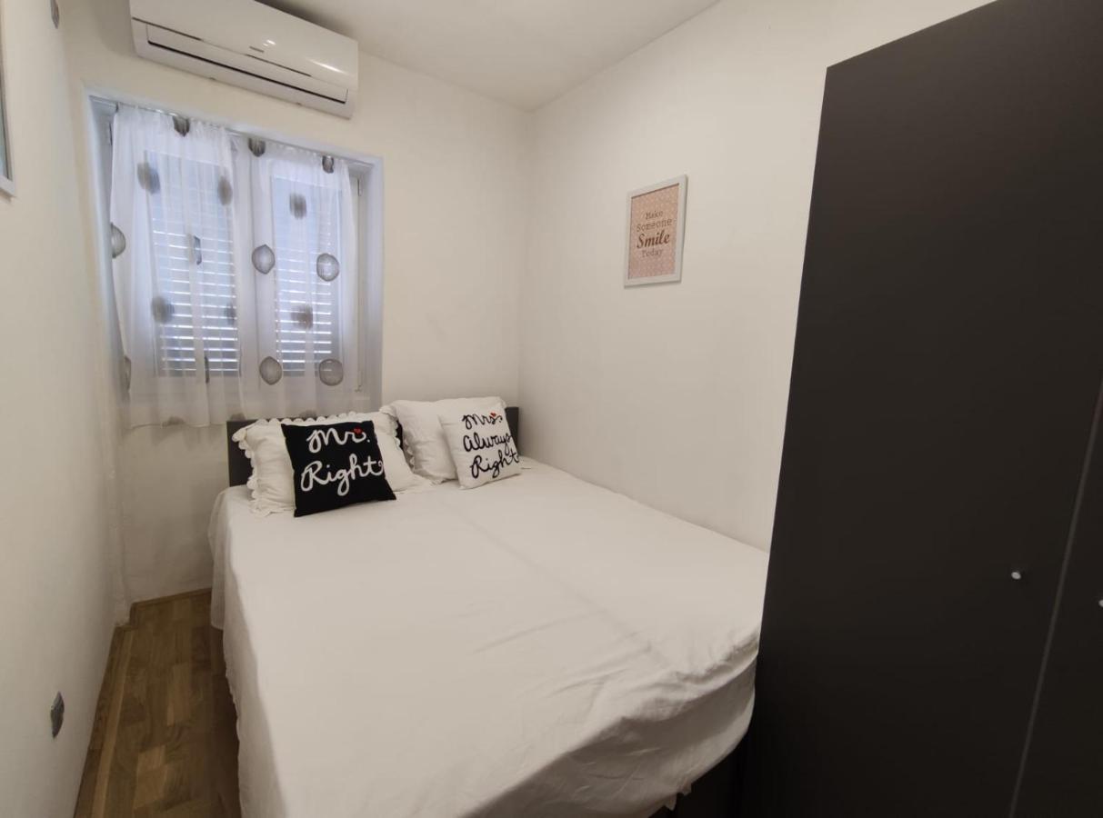 Apartment Tona ชิเบนิก ภายนอก รูปภาพ