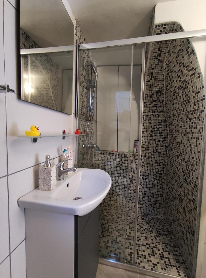 Apartment Tona ชิเบนิก ภายนอก รูปภาพ