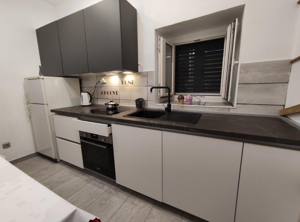 Apartment Tona ชิเบนิก ภายนอก รูปภาพ