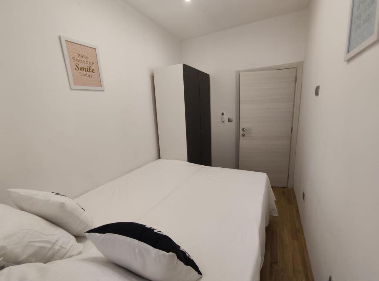 Apartment Tona ชิเบนิก ภายนอก รูปภาพ