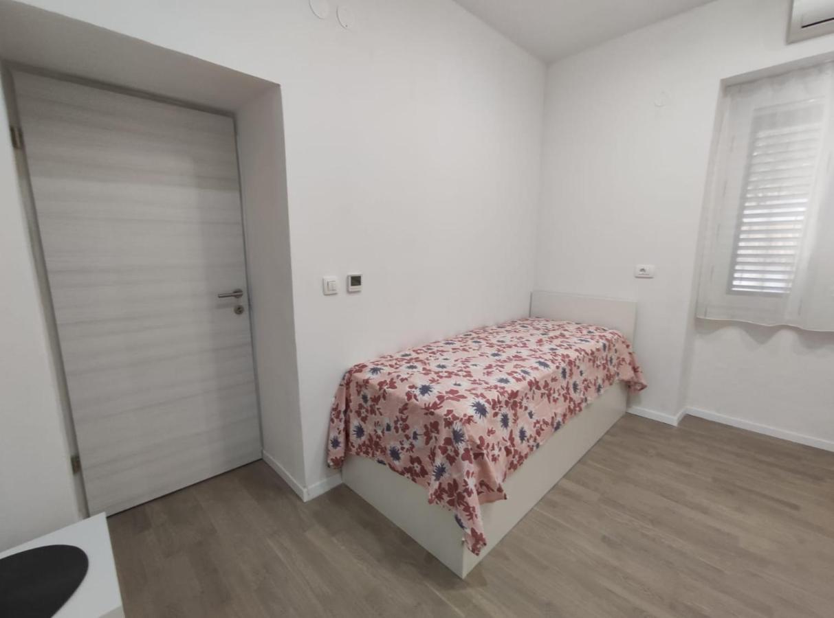 Apartment Tona ชิเบนิก ภายนอก รูปภาพ