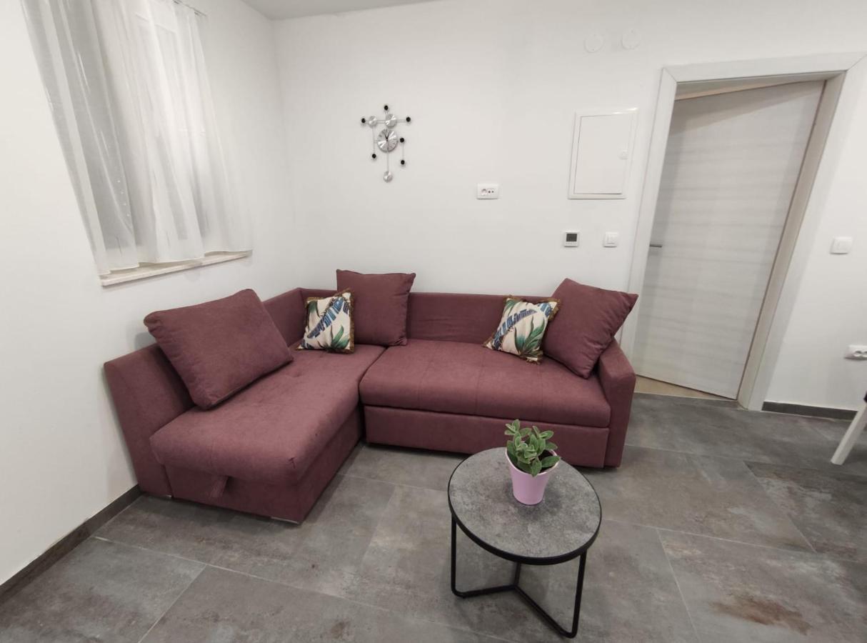 Apartment Tona ชิเบนิก ภายนอก รูปภาพ